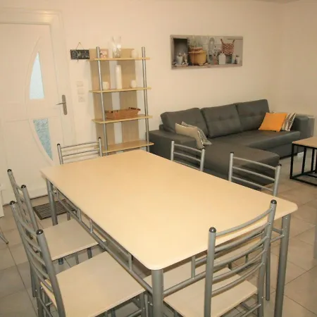 Holiday home Maison Moderne Proche Plage, Terrasse, Wi-fi & Parking - Fr-1-22-313